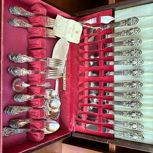 Reed and barton silverware set w box